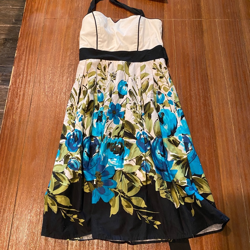 Intrigue Floral Dress size 4 Excellent Condition